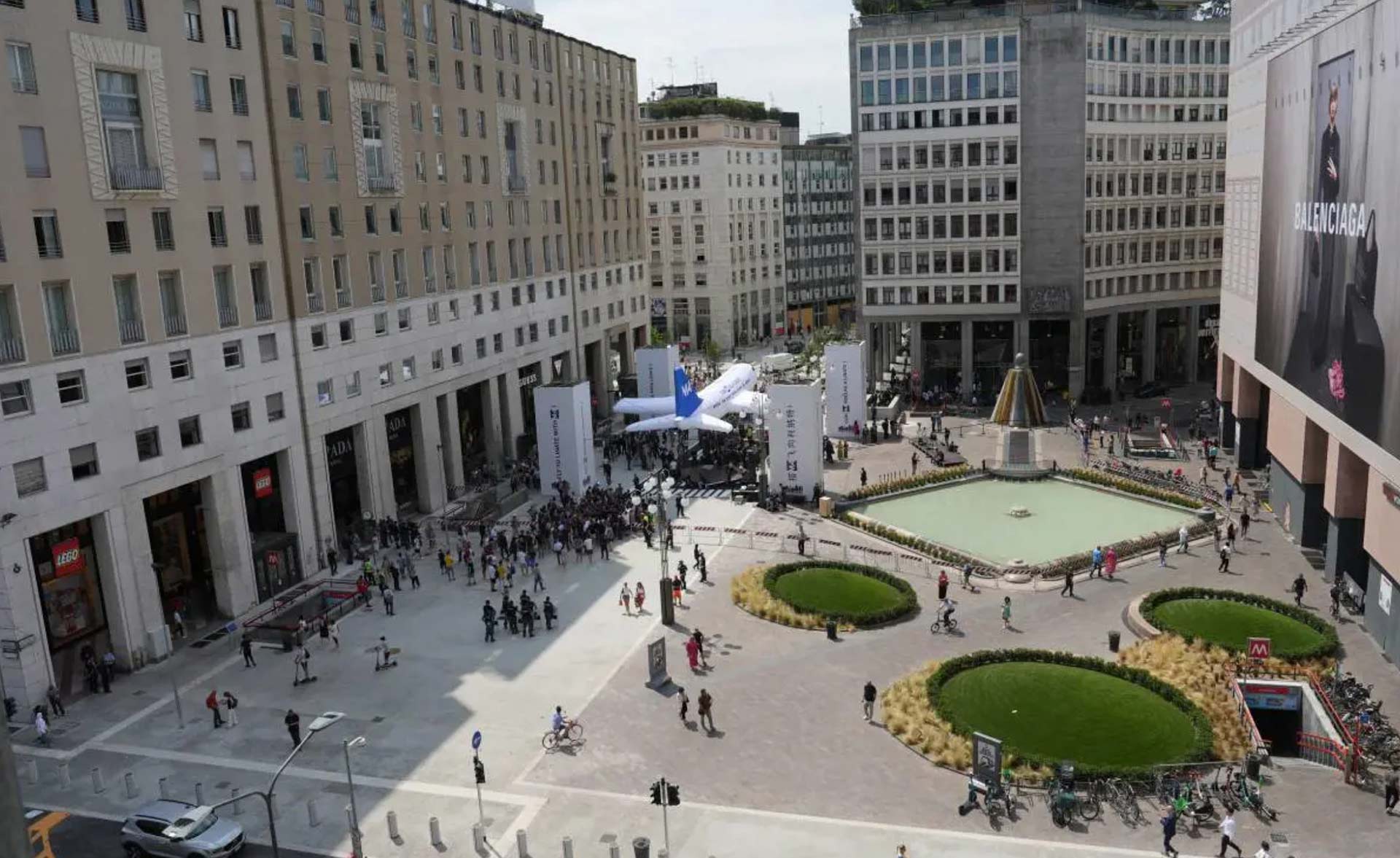 Piazza San Babila, nel centro di Milano